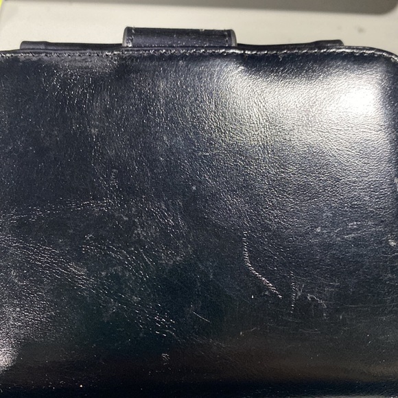 FREE IN BUNDLE* RFID blocking wallet - Picture 15 of 15